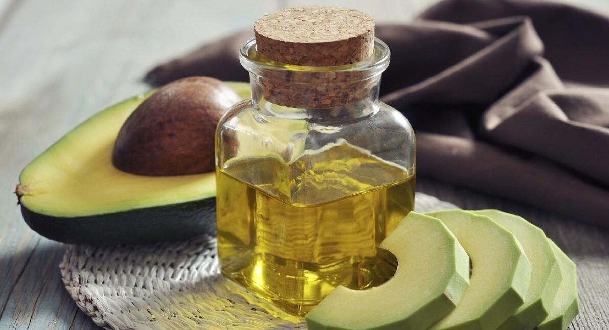 L'huile d'avocat élimine les taches de vieillesse et les taches de rousseur.