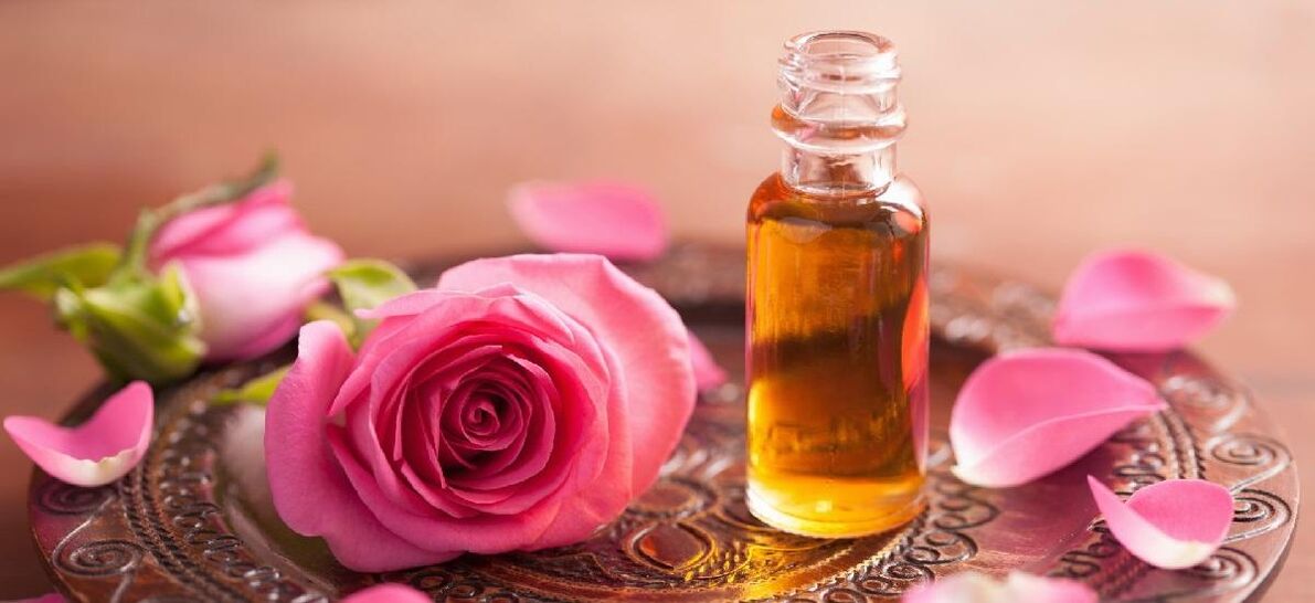 L'huile de rose adoucit les rides