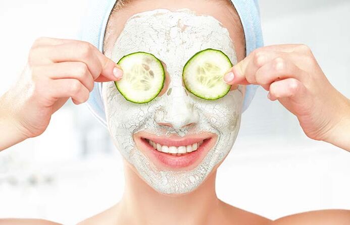 Masque rajeunissant pour la peau à base d'ingrédients naturels. 